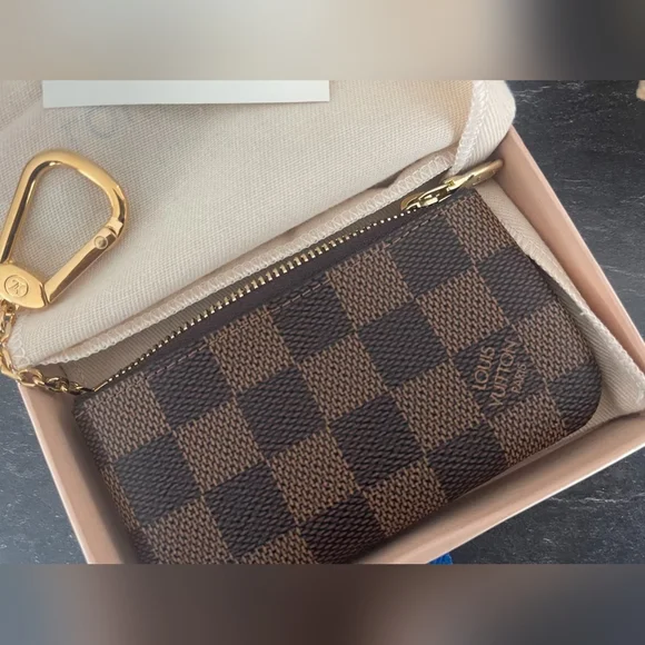 Louis Vuitton Key Pouch - Picture 3 of 11